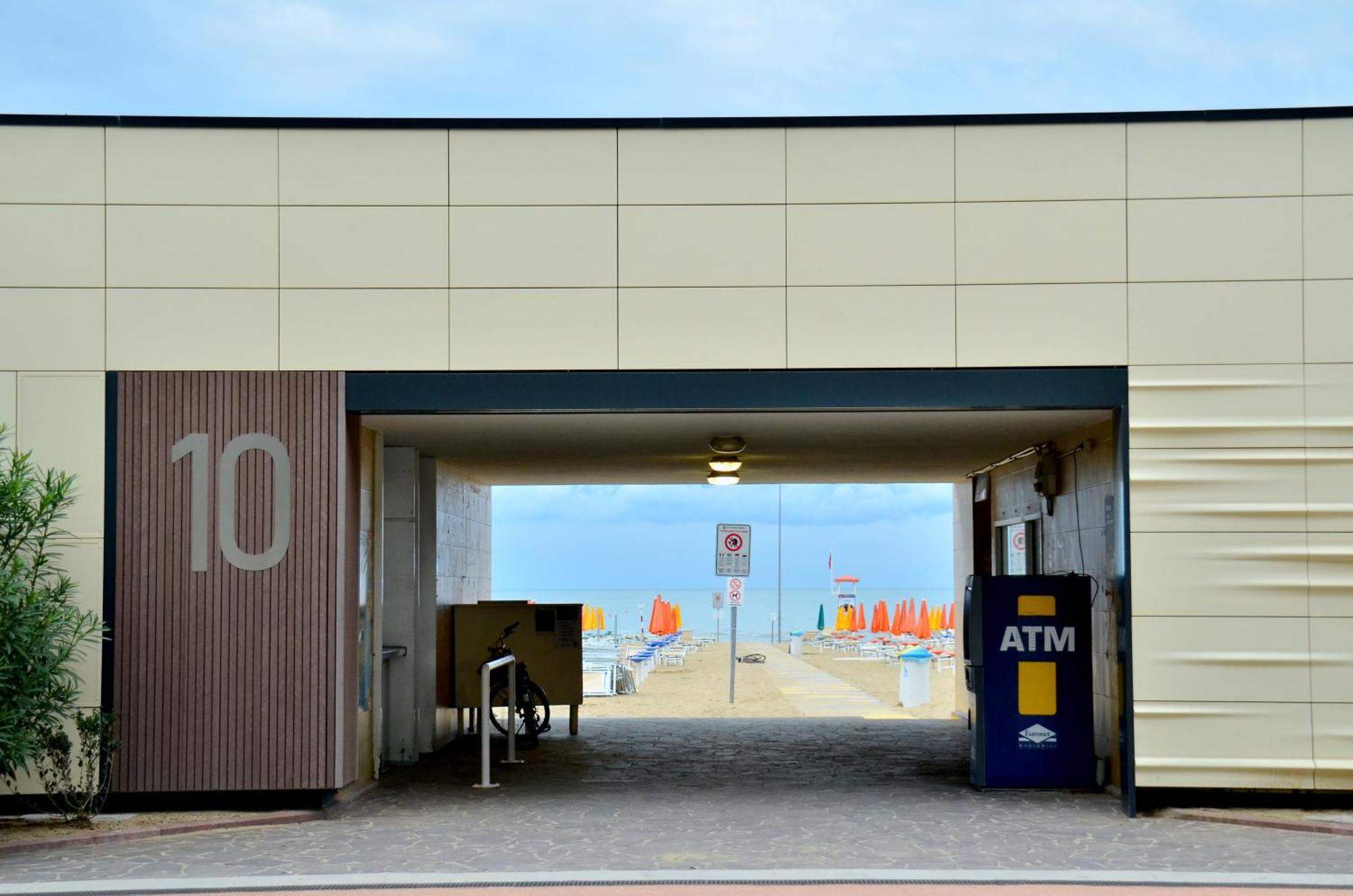 Hotel Etna Lignano Sabbiadoro Exterior foto