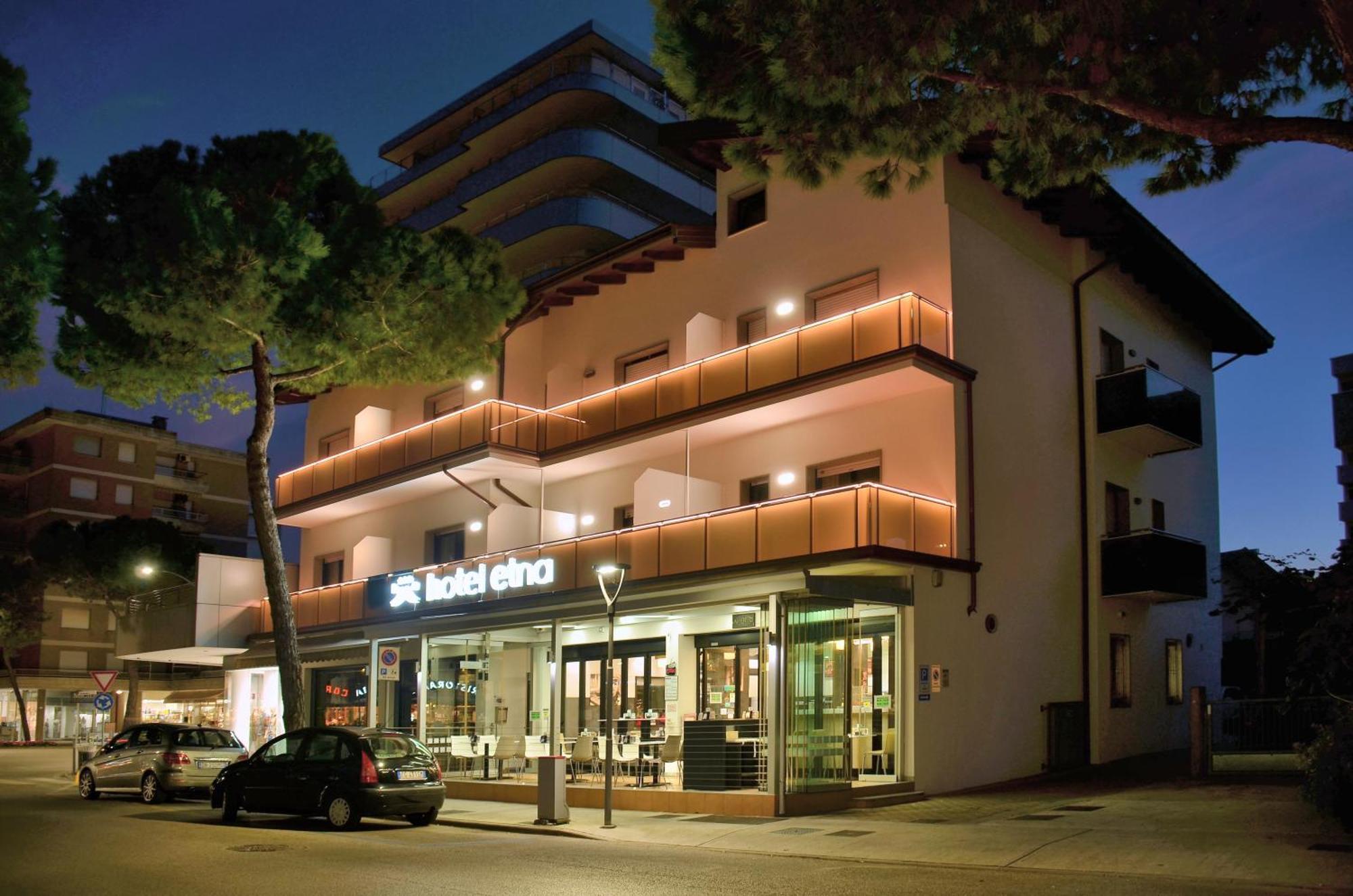 Hotel Etna Lignano Sabbiadoro Exterior foto